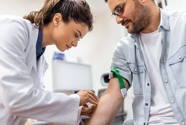 Обойдетесь без шокирующих известий: какие продукты надо исключить из рациона за 1-2 дня до сдачи анализа крови, чтобы его результат не исказился