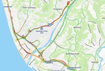 В мэрии Сочи назвали причину многокилометровых пробок в районе аэропорта