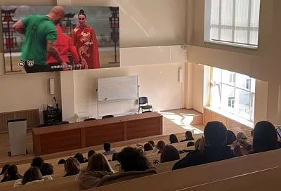 Кубанским студентам из КНР показали популярное ТВ-шоу с китайскими субтитрами