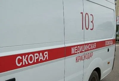 Водитель иномарки врезался в дерево и погиб в Анапе