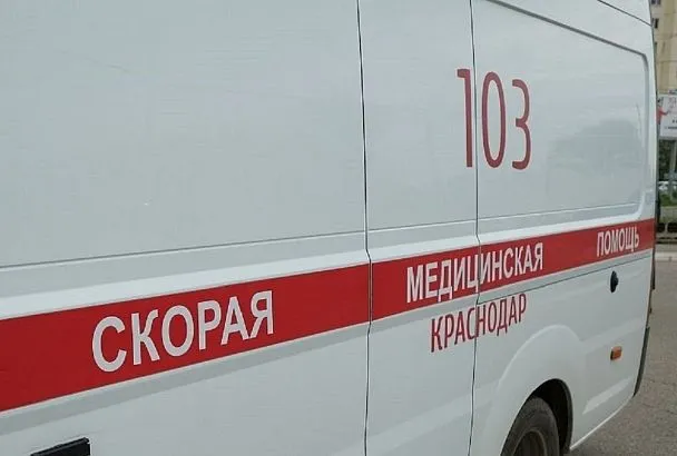 Водитель иномарки врезался в дерево и погиб в Анапе