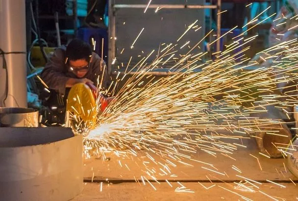 Купите фисташки и подарите слесарю! Какие праздники отмечают в России и мире 26 февраля  