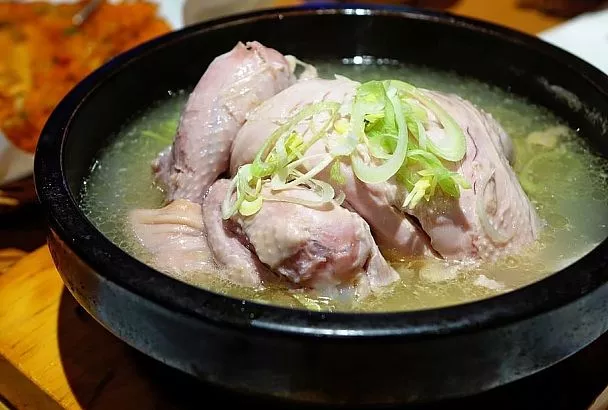 Куриный суп с галушками и чесноком: забытый рецепт для здоровья пищеварительной системы