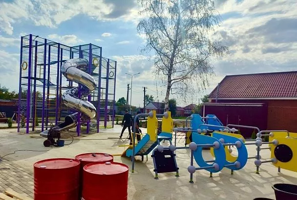 Благоустройство сквера Космонавтов завершают в Тимашевском районе