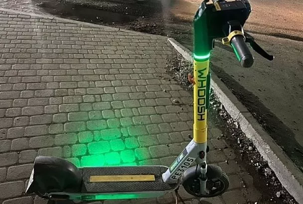 Электросамокатчик сбил 10-летнего ребенка на тротуаре в Краснодаре