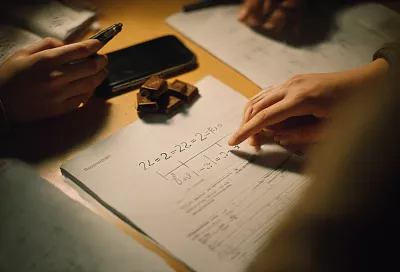 Парадокс дней рождения: почему в группе из 23 человек совпадение почти неизбежно