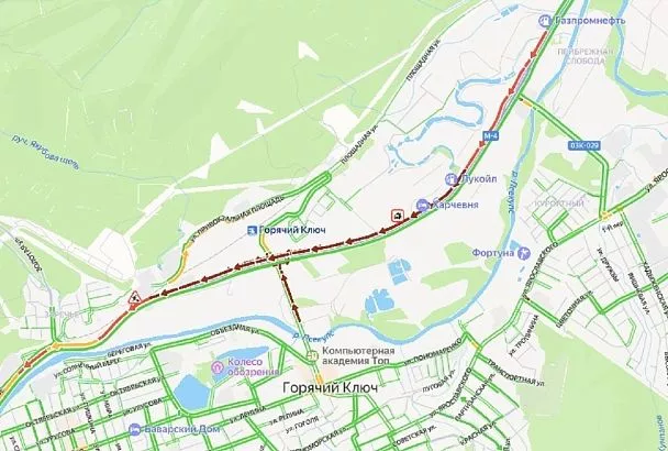Две восьмикилометровые пробки образовались на трассе «Дон» по пути к Черному морю