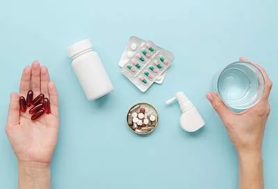 Эффективность нулевая: веские аргументы за то, чтобы запивать лекарства ничем иным, кроме воды