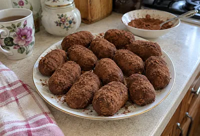 Готовим пирожное «Картошка» по рецепту из СССР: тот самый десерт из детства