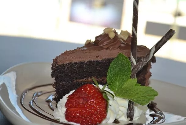 Этот шоколадный торт гарантированно получится у каждого: элементарный рецепт для домашних кондитеров