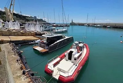 Спасатели вернули на берег унесенного в море сапсерфера в Сочи