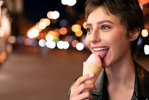 Сам себе вредитель. Какие привычки могут лишить вас красивых зубов и белоснежной улыбки