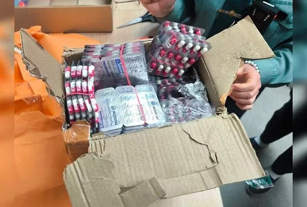 Таможенники нашли почти 2 тыс. капсул прегабалина из Индии в посылке для жителей Краснодара