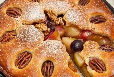 Быстрый торт-пирог с орехами и сухофруктами без замеса теста: выливаю в сковороду и через 20 минут подаю к чаю