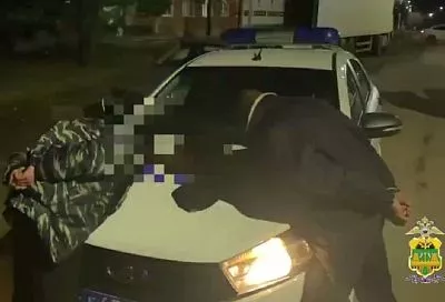 Двое мужчин с ножом напали на подростков в Краснодарском крае. Они задержаны