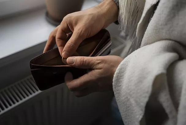 В январе пенсионеров ждет неприятный сюрприз: с их пенсии автоматом спишут 6560 рублей