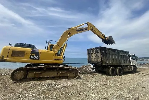 Более 20,8 тыс. кубометров загрязненного грунта и водомазутной смеси собрали в Туапсе