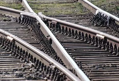 Пассажирский поезд сбил насмерть мужчину в Краснодарском крае