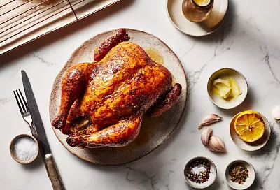 Курица без капли жарки: тонкая хрустящая кожа и сочное мясо, которое не пересушить