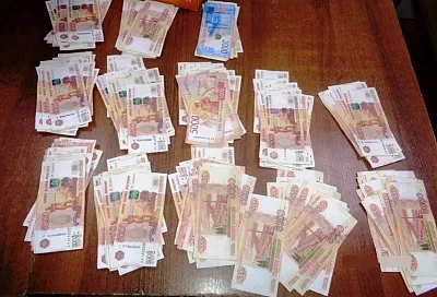 Более 1,2 млн рублей изъяли таможенники у туриста в Сочи на границе с Абхазией