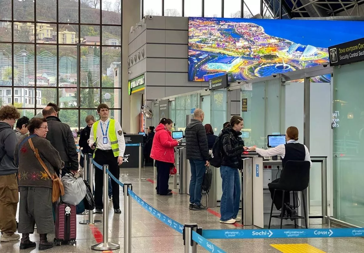 Возможны переносы и отмены рейсов: какая ситуация в аэропорту Сочи после снятия временных ограничений