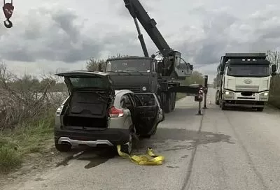 Lada Xray съехала в реку на Кубани. Два человека не выжили