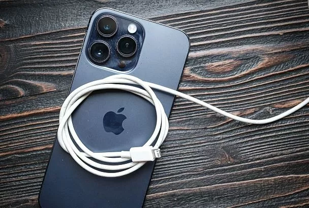 Отключил две функции на iPhone: к 22:00 после зарядки осталось 46%