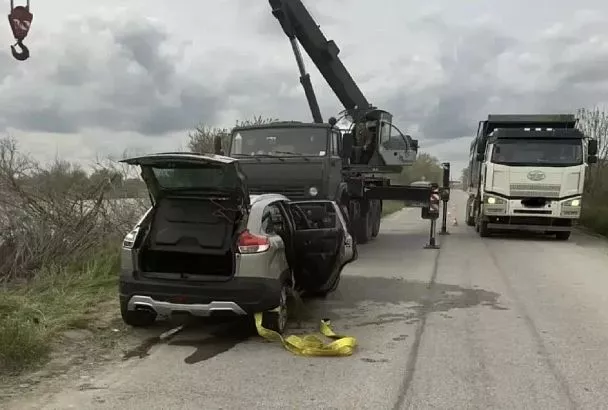 Lada Xray съехала в реку на Кубани. Два человека не выжили