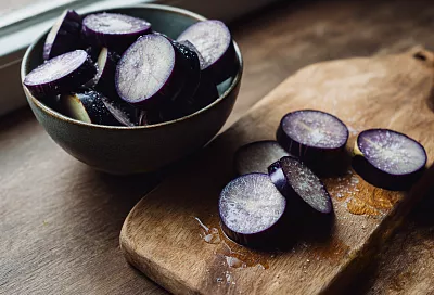 Зачем подсаливают баклажаны перед жаркой и правда ли они горчат