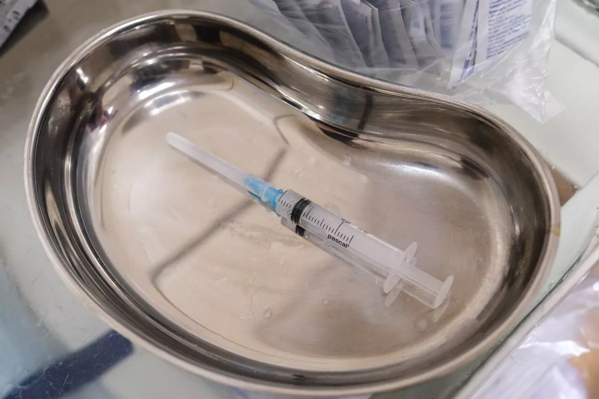 Онколог назвал условия применения вакцины от рака