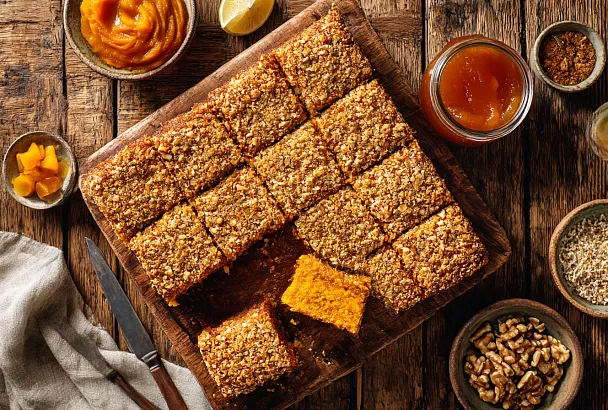 Постный тыквенный пирог, который «маскируется» под пирожные: нежный, пряный и совсем не сухой