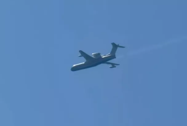 Самолет-амфибия Бе-200 приступил к тушению пожара на территории заповедника «Утриш» под Анапой