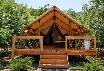 Краснодарский край вошел в топ-3 востребованных направлений для отдыха в глэмпигах