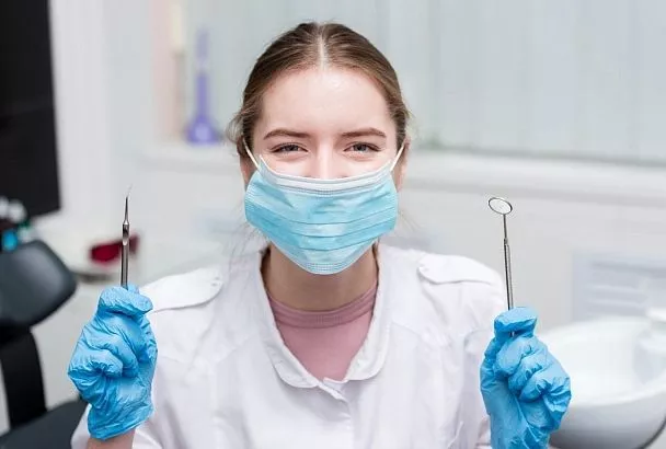 Сначала кусочек, потом - весь зуб: вот что будет, если не лечить зуб, от которого откололся кусочек