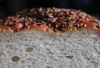 Рядом с домом есть пекарня, но я в нее не хожу: пеку собственный хлеб в духовке и без всяких «танцев с бубнами» - по самому простому рецепту