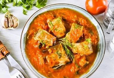 Щука в томате – просто шедевр! Всего 20 минут, и сочная рыба к любому гарниру тает во рту