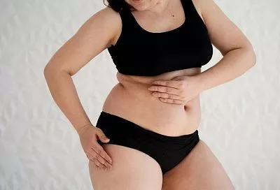 Запаситесь терпением и маслами. Эти недорогие средства помогут сделать незаметными растяжки на коже