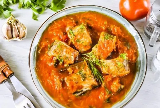 Щука в томате – просто шедевр! Всего 20 минут, и сочная рыба к любому гарниру тает во рту