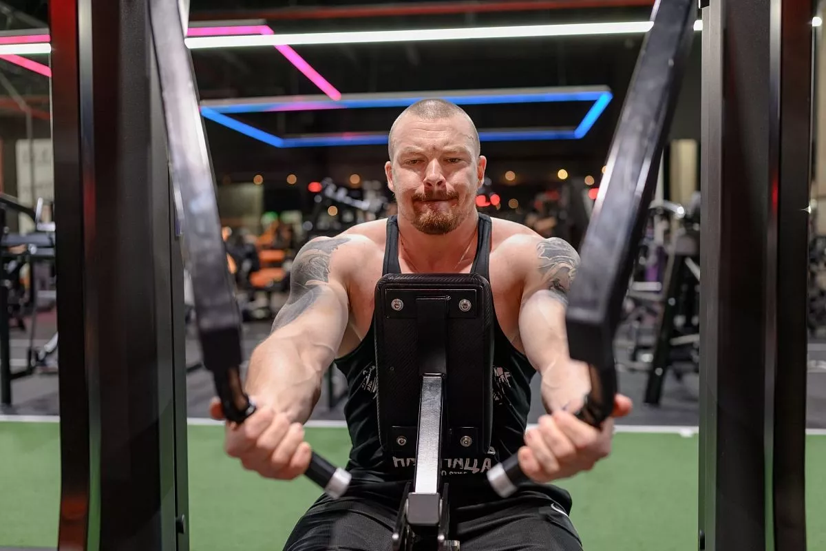 Потеря ноги стала для него не концом карьеры, а новым началом – началом пути, который показывает истинную силу человеческого духа.