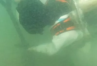 Еще более 2 тыс. мешков с мазутом подняли со дна Черного моря в Анапе