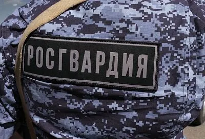 Пьяный турист устроил дебош и выбросил стул из окна отеля в Сочи