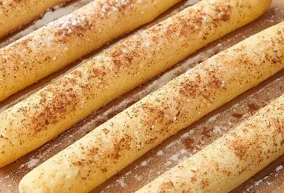 Нежные трубочки на кефире с ароматной корицей: хрустящие и невероятно вкусные