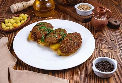 Попробовала в пост веганские котлетки из гречки и теперь регулярно делаю их для всей семьи. Дети и муж не видят разницы с мясными и всегда просят добавки!