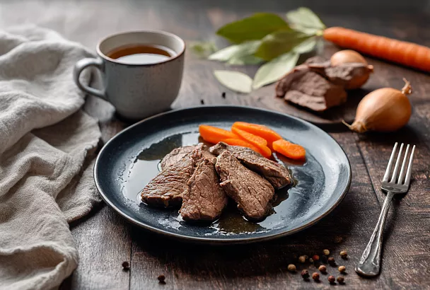 Говяжий язык к Новому году: сочный, нежный и чистится за минуту