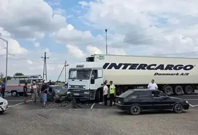 Водитель легковушки погиб в ДТП с грузовиком в Абинском районе