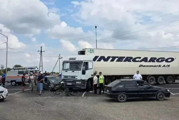 Водитель легковушки погиб в ДТП с грузовиком в Абинском районе