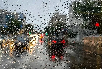 Циклон расположится над Черным морем: ненастный вихрь обрушит ливни на Краснодарский край