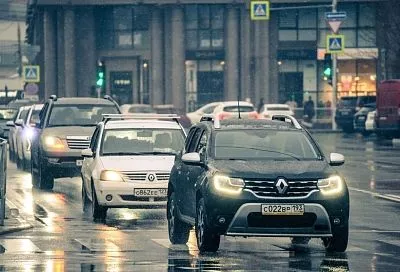 Несколько участков дорог подтопило в Краснодаре из-за сильного дождя