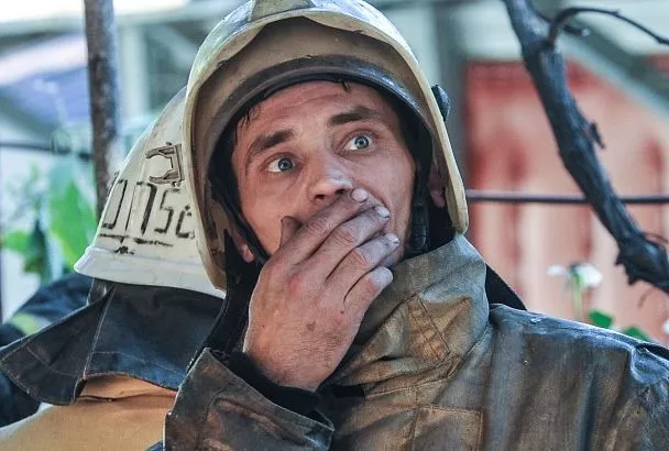 В поселке Ейского района тушат возгорание на полигоне ТКО