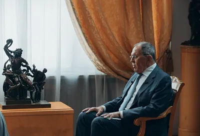 Лавров назвал недопустимым как сдерживание карьерного роста женщин
